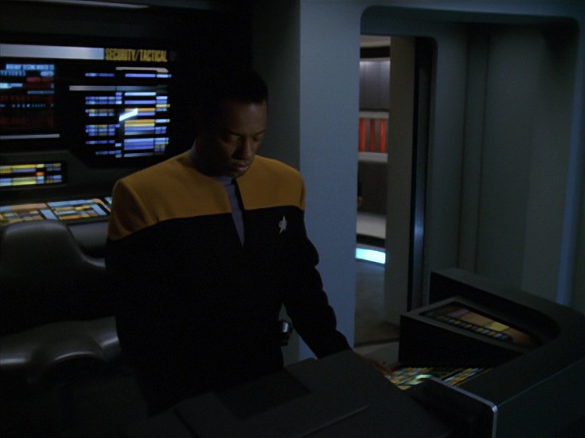 extant_StarTrek_VOY_7x11-Shattered_0978.jpg