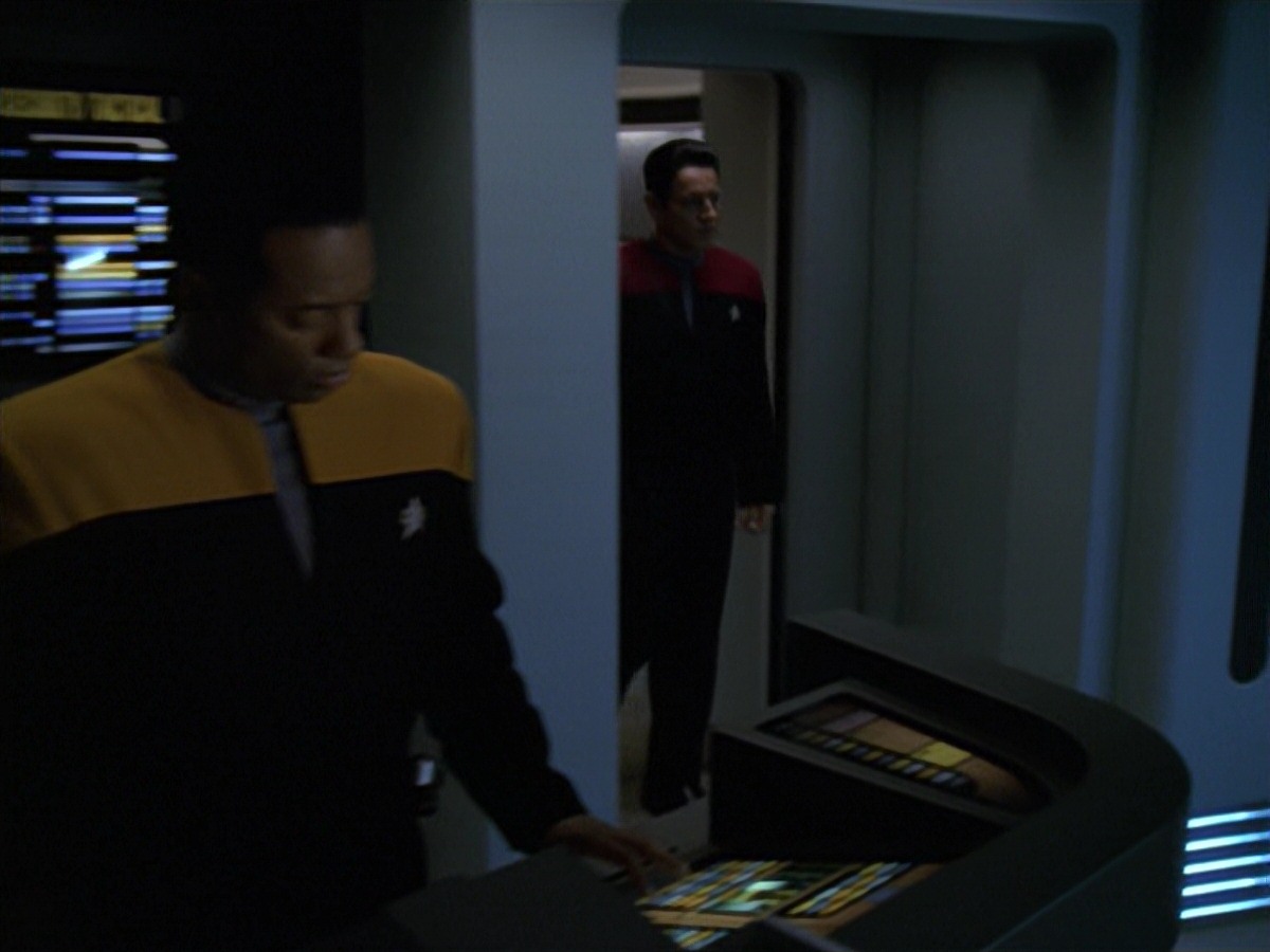extant_StarTrek_VOY_7x11-Shattered_0979.jpg
