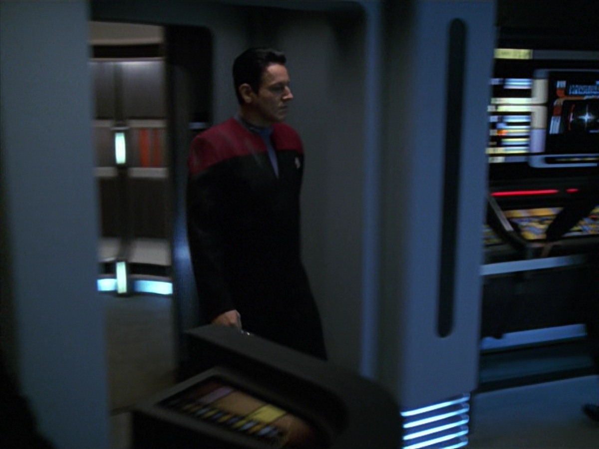 extant_StarTrek_VOY_7x11-Shattered_0980.jpg