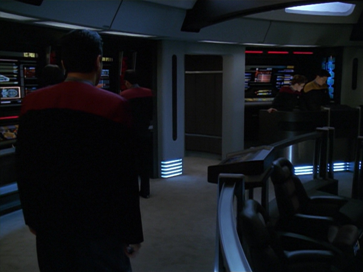 extant_StarTrek_VOY_7x11-Shattered_0985.jpg