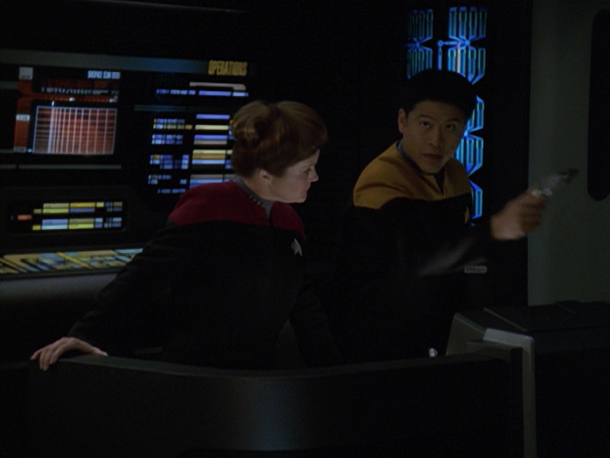 extant_StarTrek_VOY_7x11-Shattered_0986.jpg