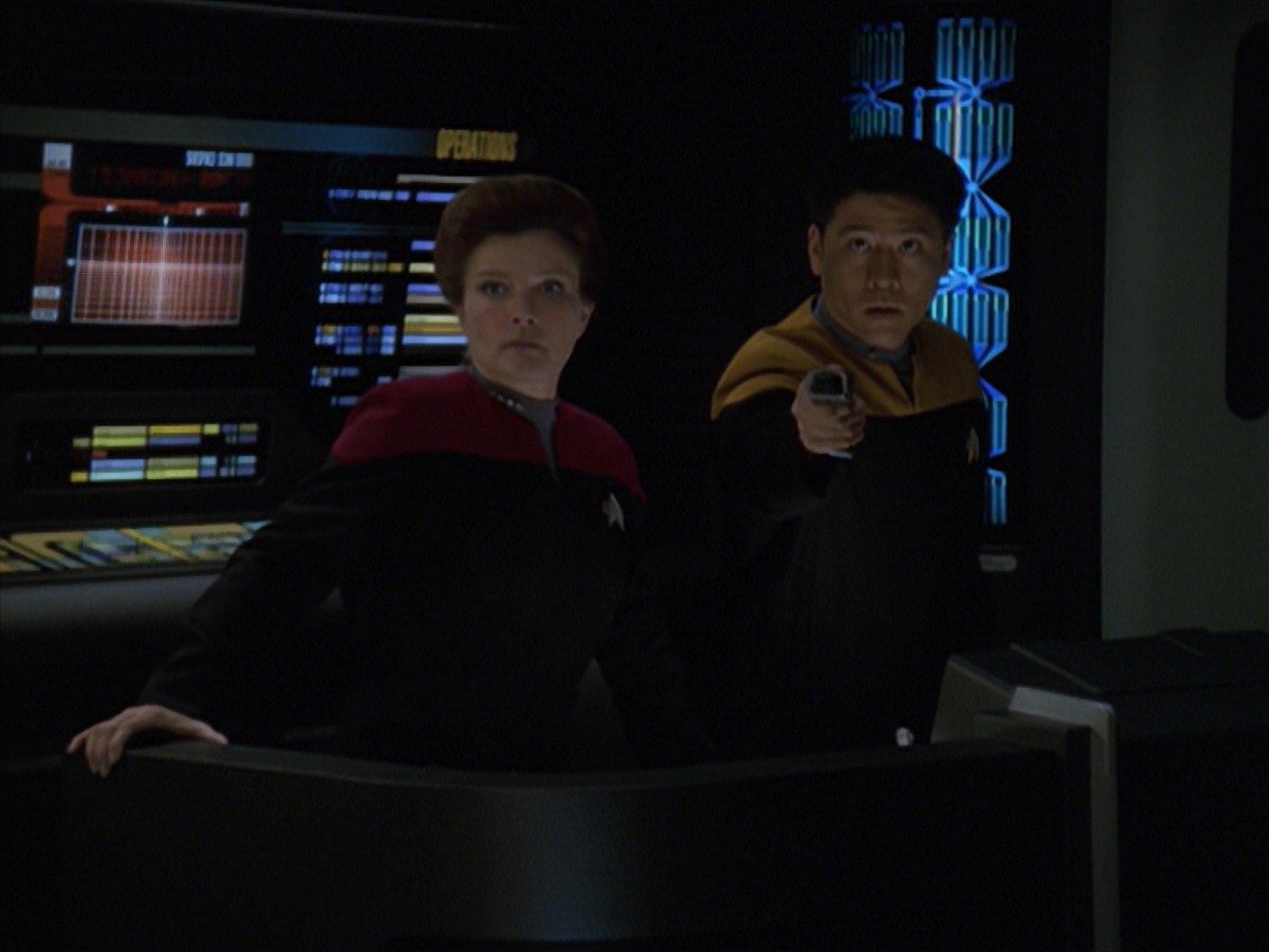 extant_StarTrek_VOY_7x11-Shattered_0988.jpg