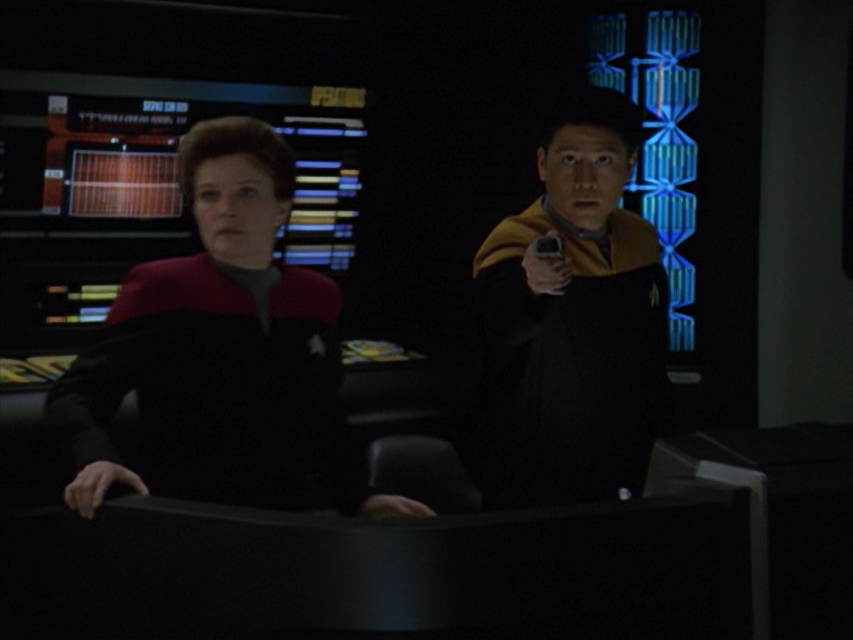extant_StarTrek_VOY_7x11-Shattered_0989.jpg