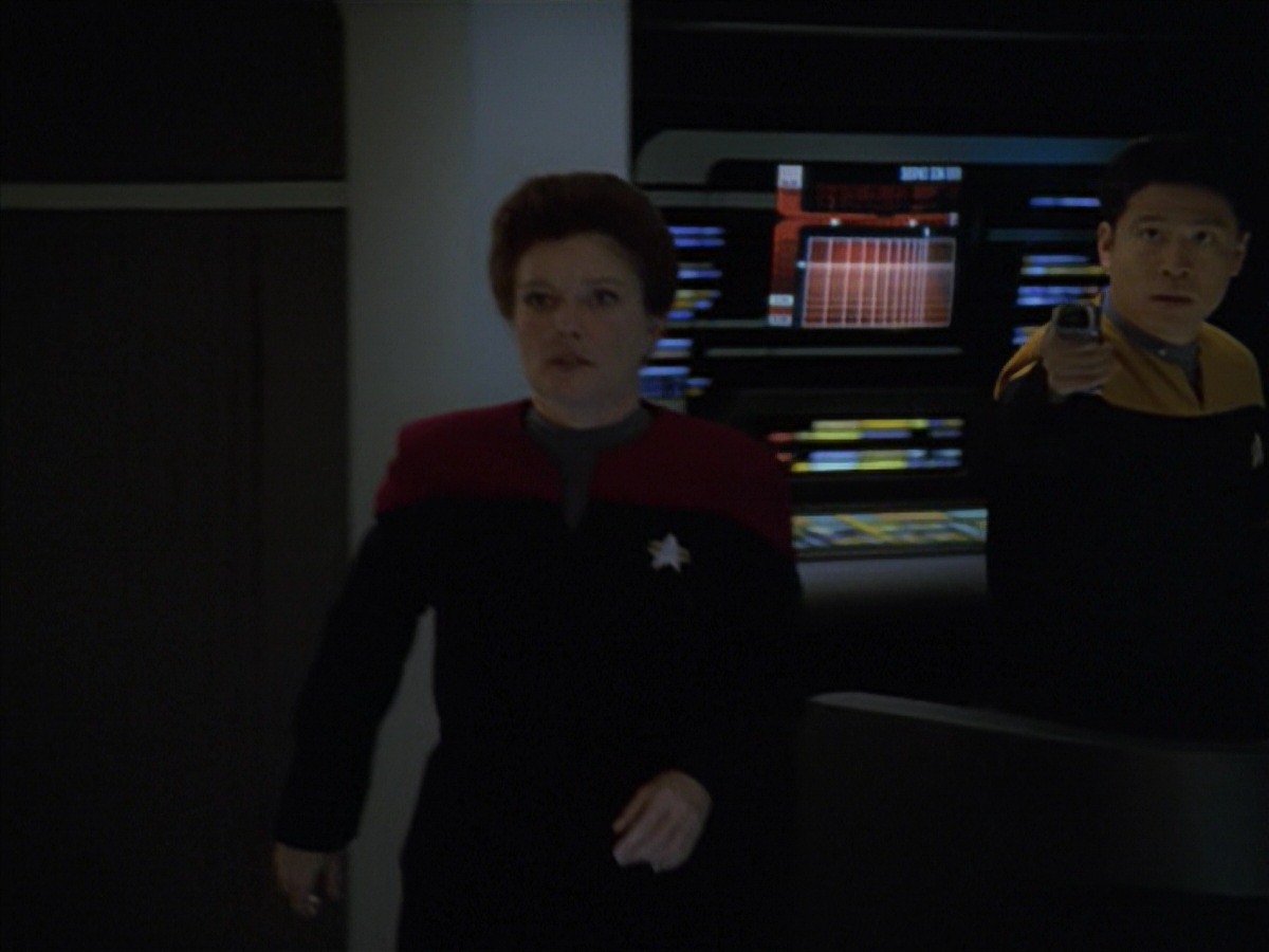 extant_StarTrek_VOY_7x11-Shattered_0991.jpg