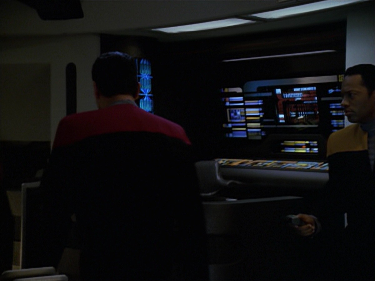 extant_StarTrek_VOY_7x11-Shattered_1069.jpg