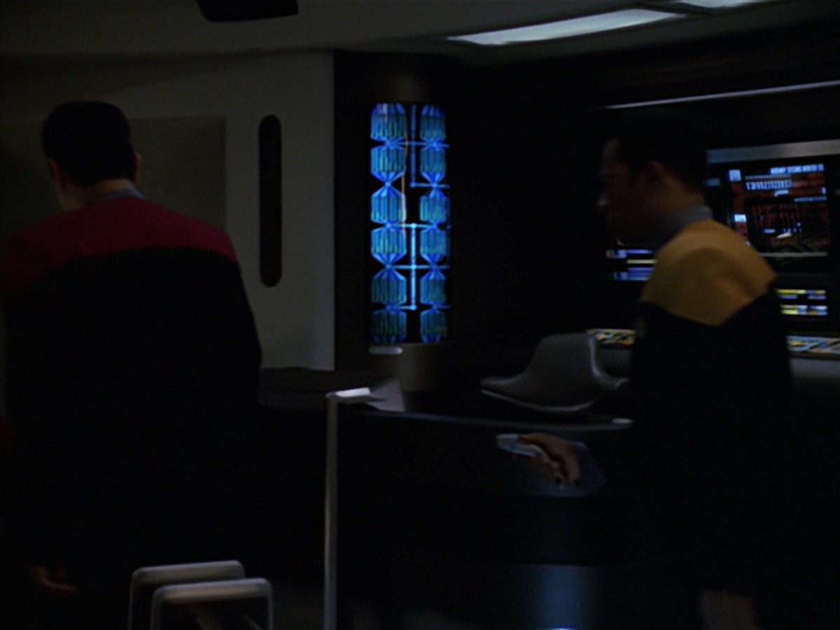 extant_StarTrek_VOY_7x11-Shattered_1070.jpg