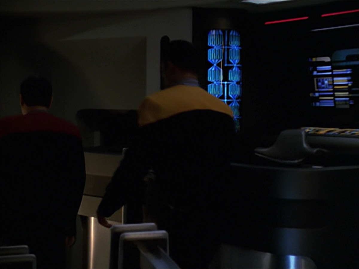 extant_StarTrek_VOY_7x11-Shattered_1071.jpg