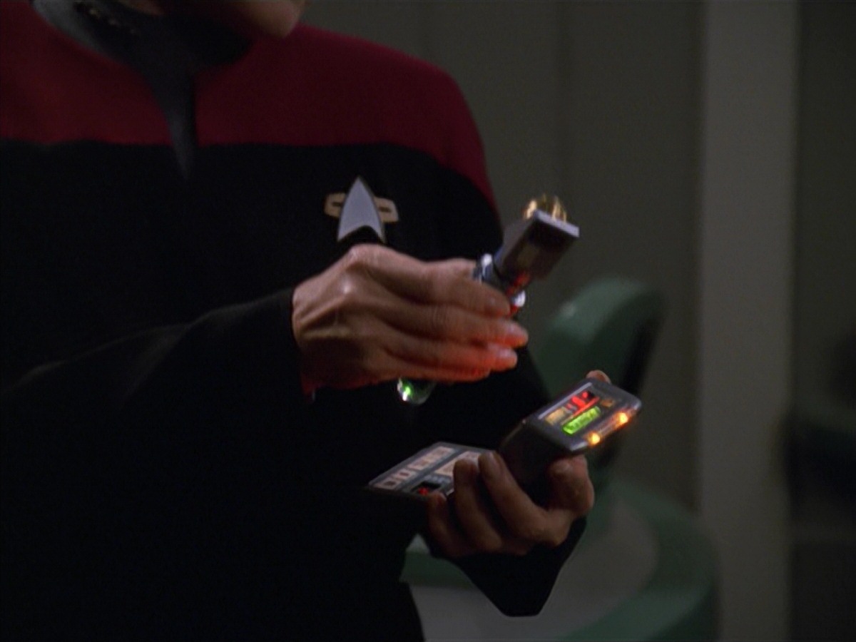 extant_StarTrek_VOY_7x11-Shattered_1077.jpg