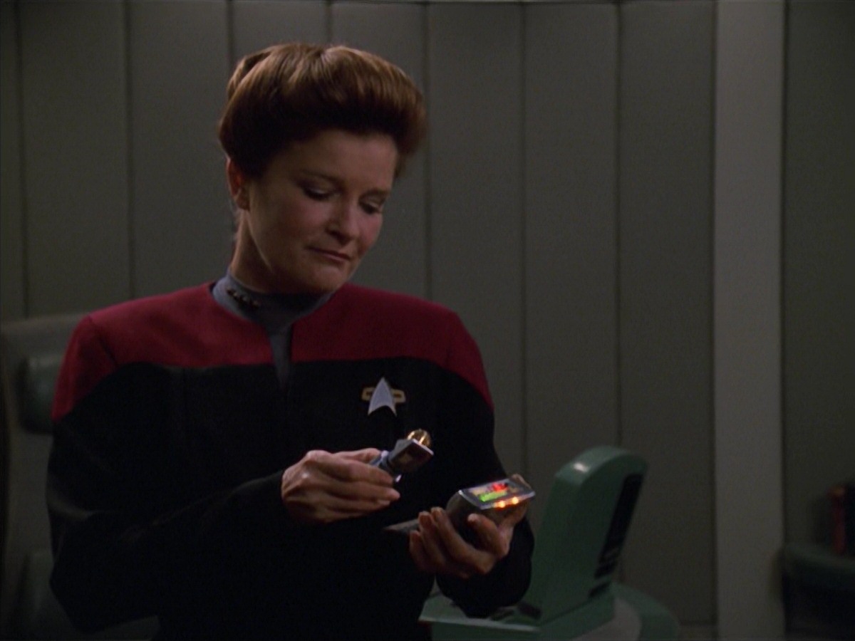 extant_StarTrek_VOY_7x11-Shattered_1081.jpg