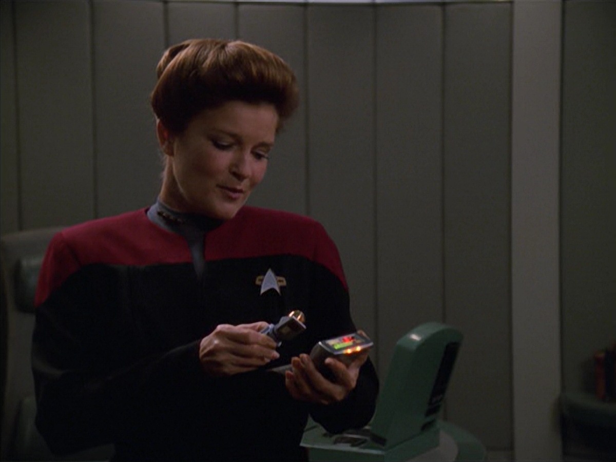 extant_StarTrek_VOY_7x11-Shattered_1082.jpg