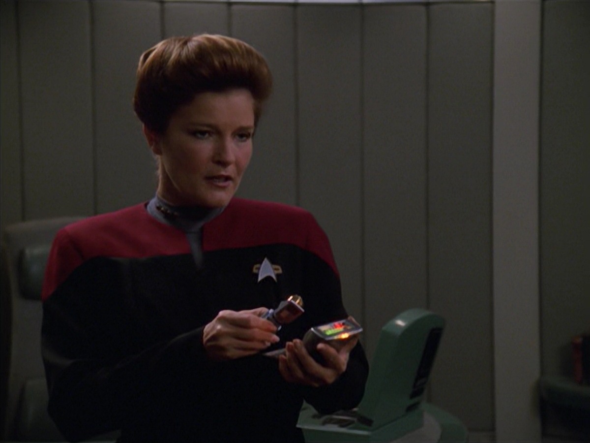 extant_StarTrek_VOY_7x11-Shattered_1083.jpg