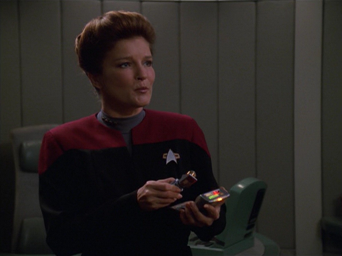 extant_StarTrek_VOY_7x11-Shattered_1087.jpg