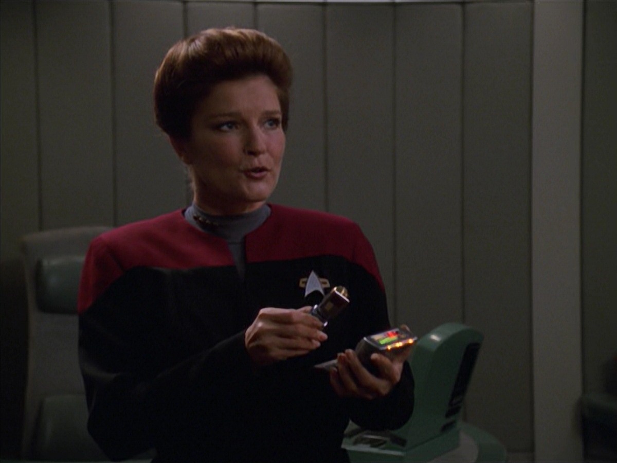 extant_StarTrek_VOY_7x11-Shattered_1088.jpg