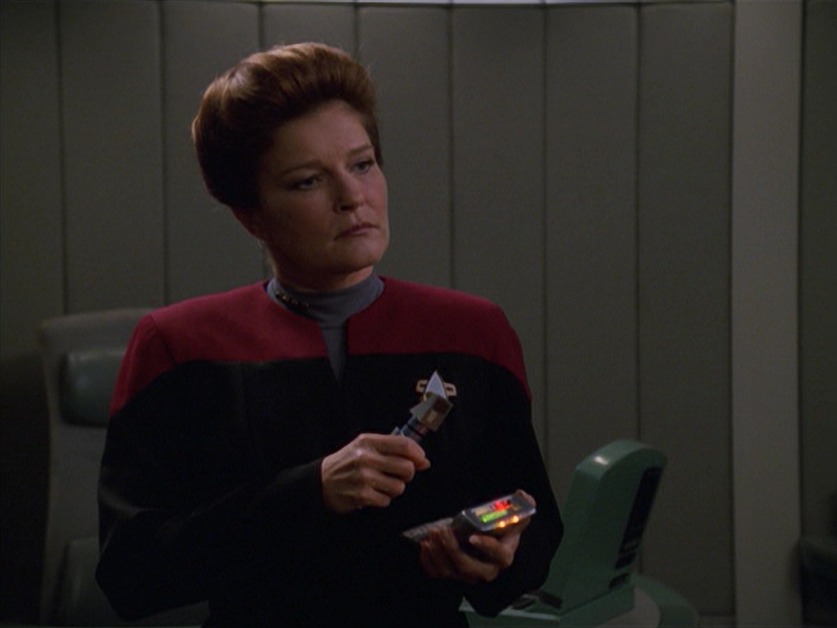 extant_StarTrek_VOY_7x11-Shattered_1096.jpg