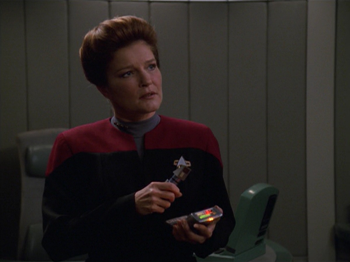 extant_StarTrek_VOY_7x11-Shattered_1100.jpg