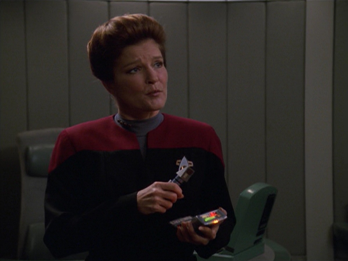 extant_StarTrek_VOY_7x11-Shattered_1102.jpg