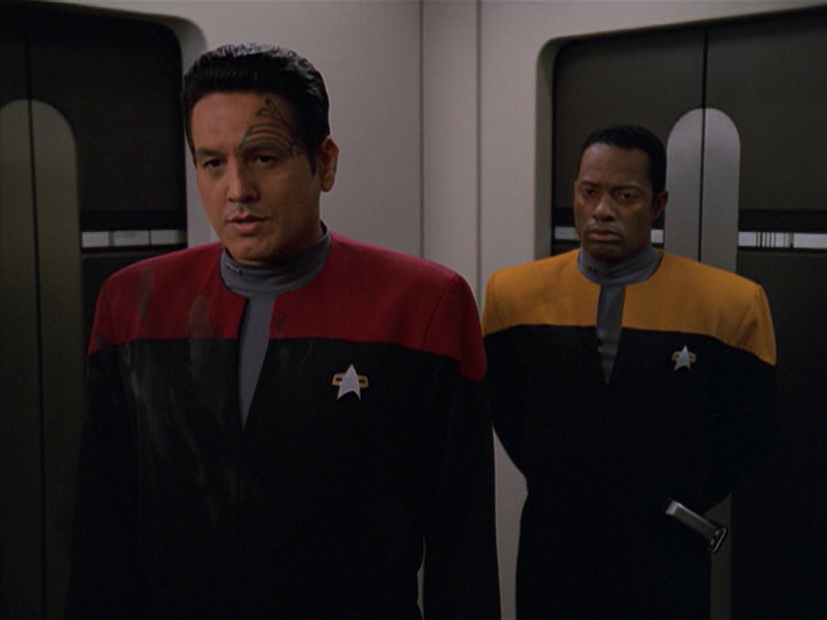 extant_StarTrek_VOY_7x11-Shattered_1107.jpg