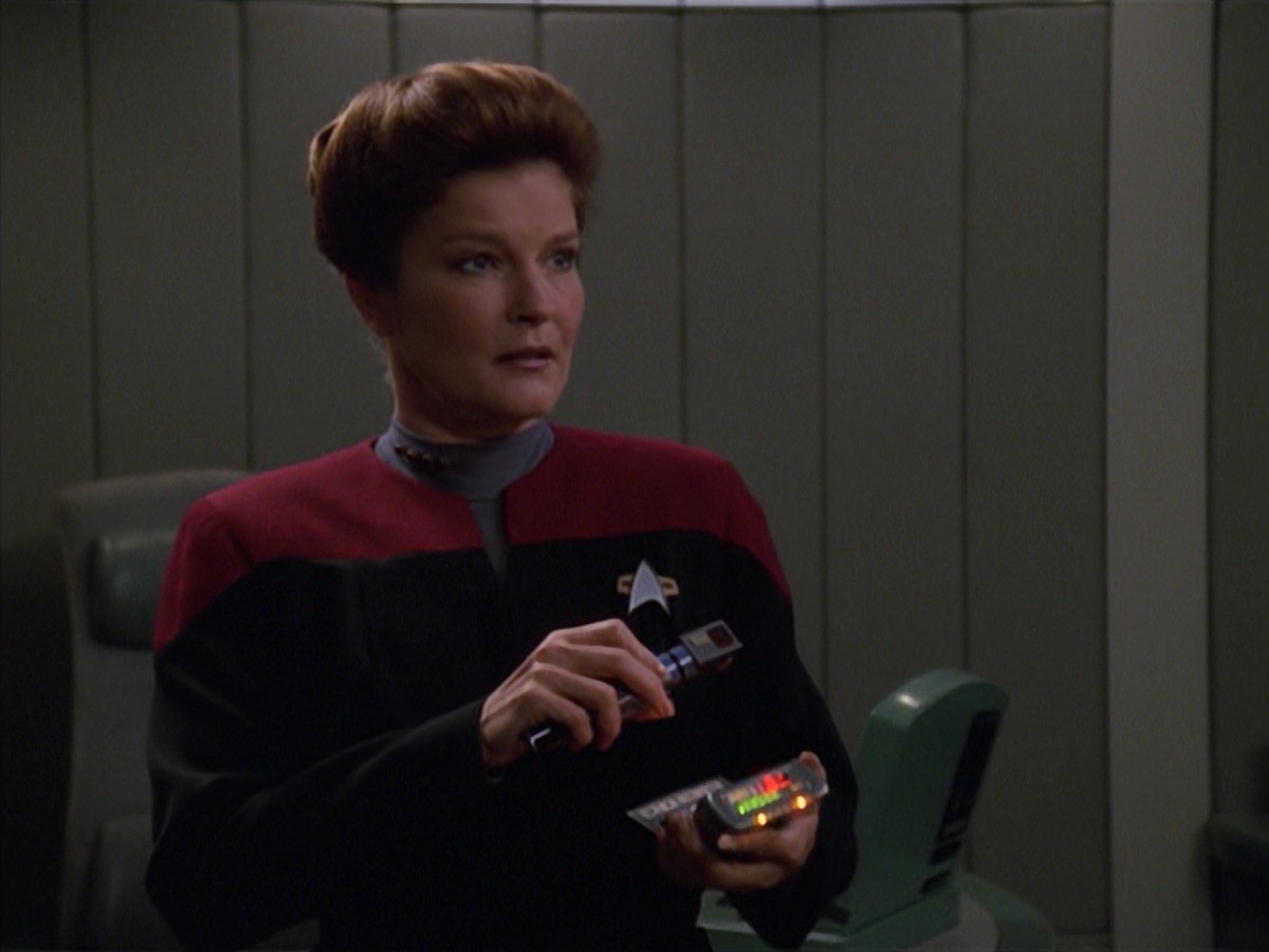 extant_StarTrek_VOY_7x11-Shattered_1112.jpg