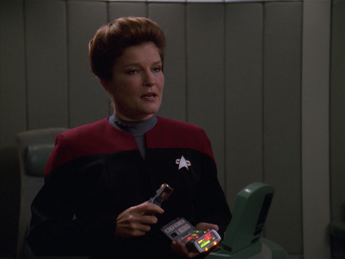 extant_StarTrek_VOY_7x11-Shattered_1116.jpg