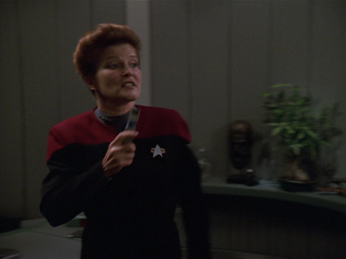 extant_StarTrek_VOY_7x11-Shattered_1125.jpg