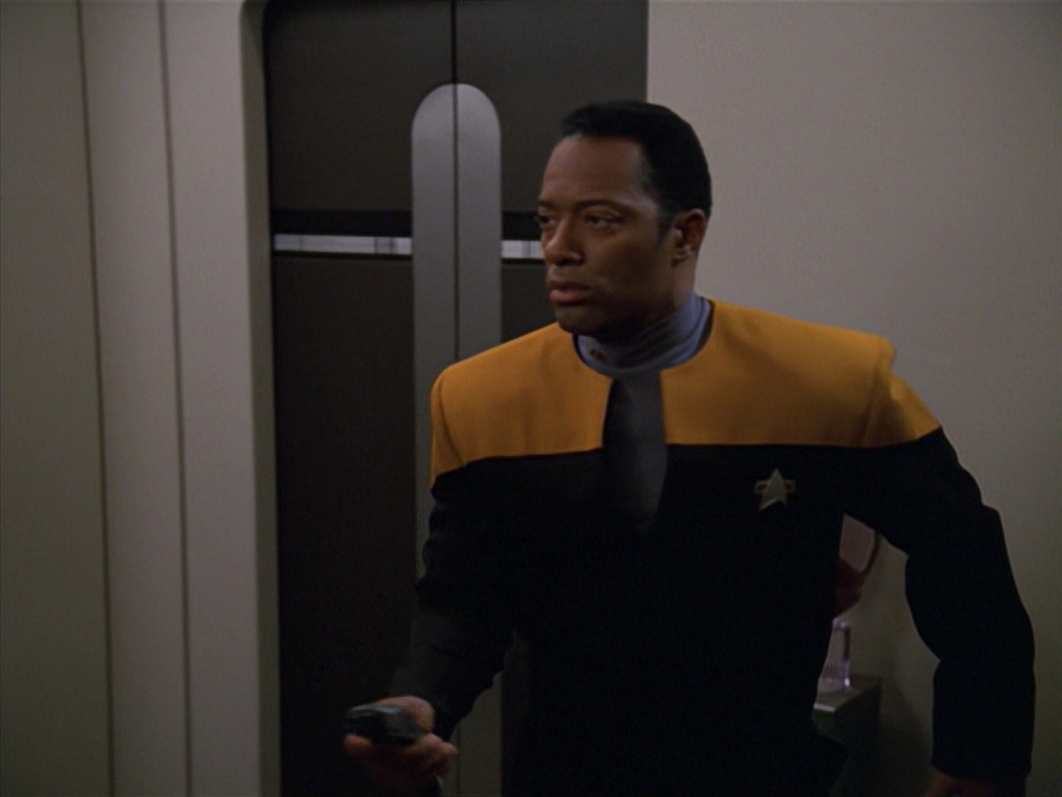 extant_StarTrek_VOY_7x11-Shattered_1129.jpg