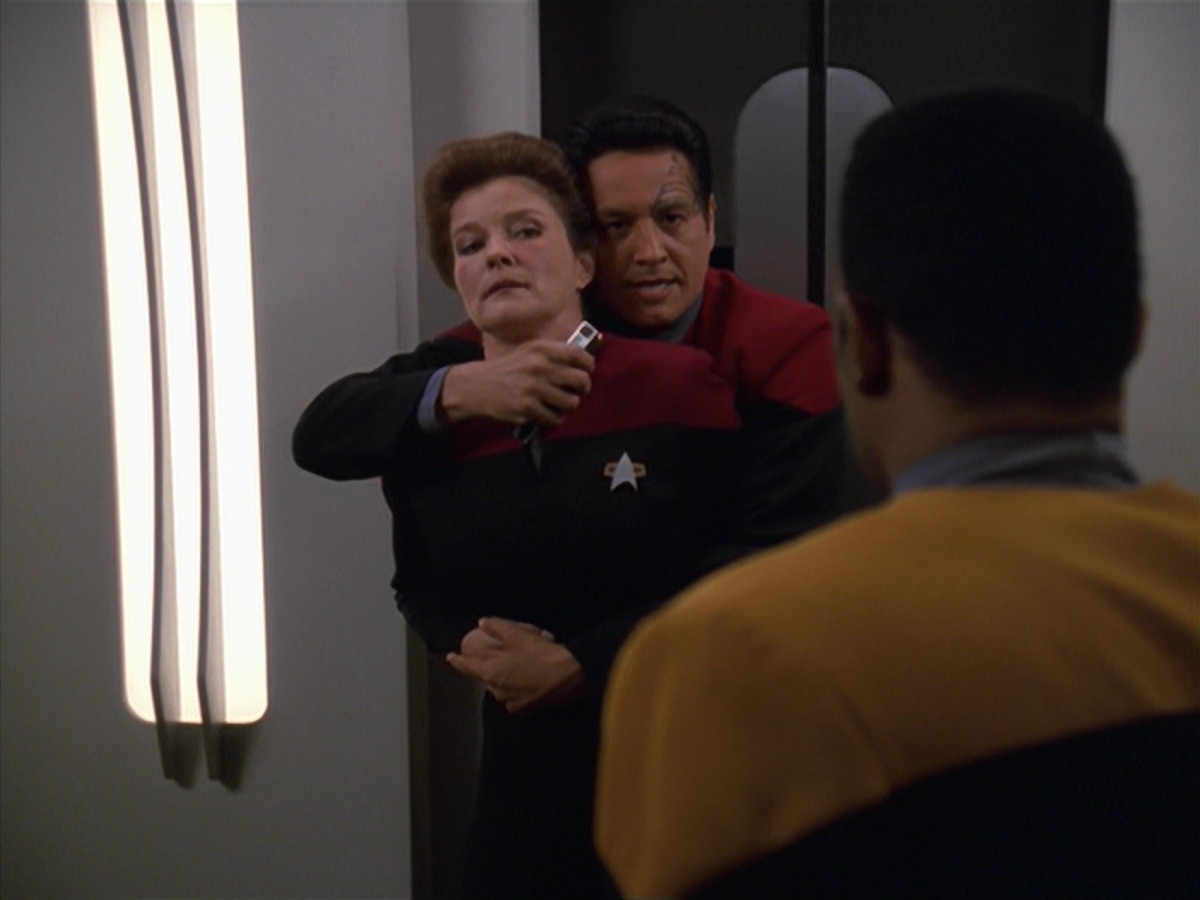 extant_StarTrek_VOY_7x11-Shattered_1133.jpg