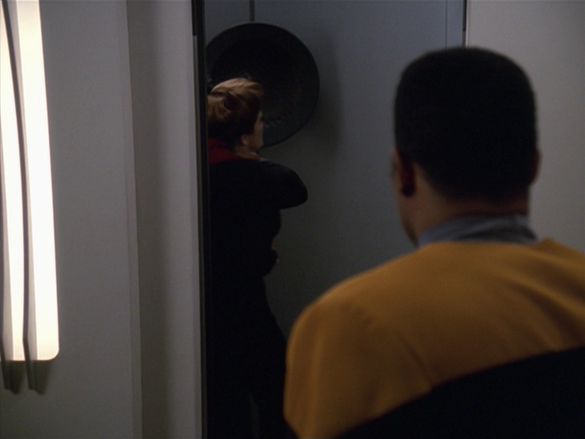 extant_StarTrek_VOY_7x11-Shattered_1138.jpg
