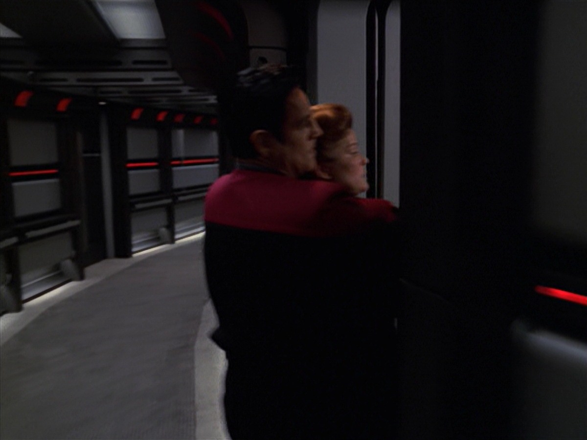 extant_StarTrek_VOY_7x11-Shattered_1142.jpg