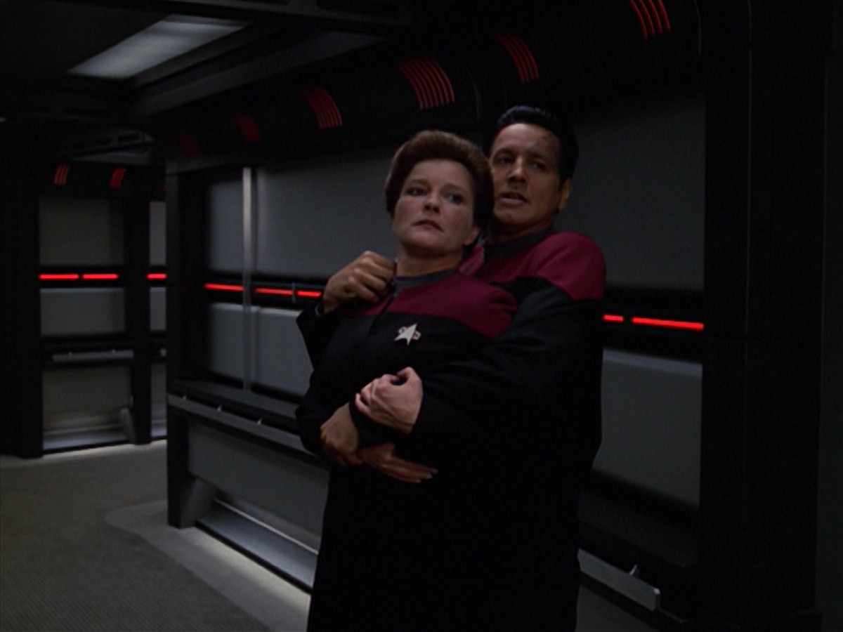 extant_StarTrek_VOY_7x11-Shattered_1151.jpg