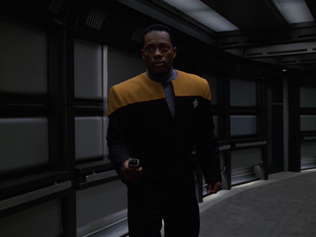 extant_StarTrek_VOY_7x11-Shattered_1153.jpg