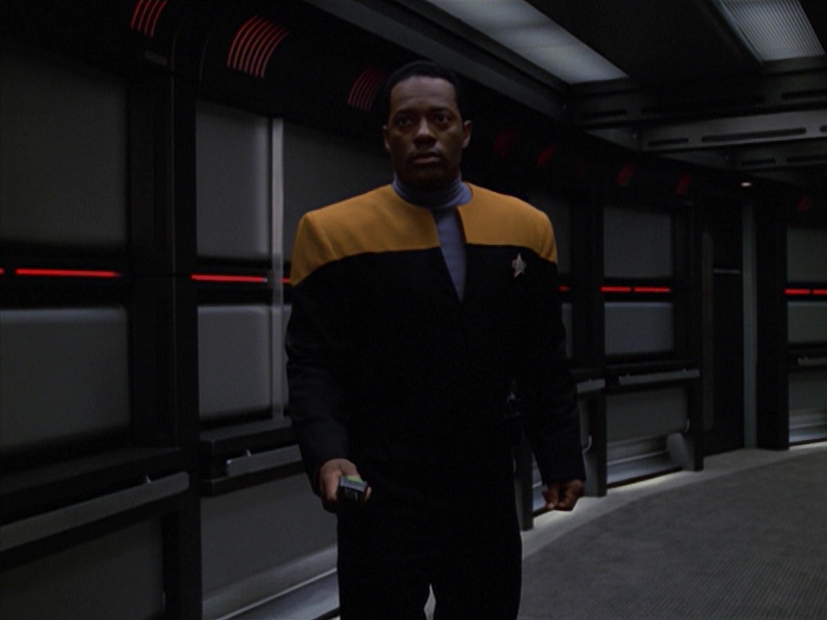 extant_StarTrek_VOY_7x11-Shattered_1154.jpg