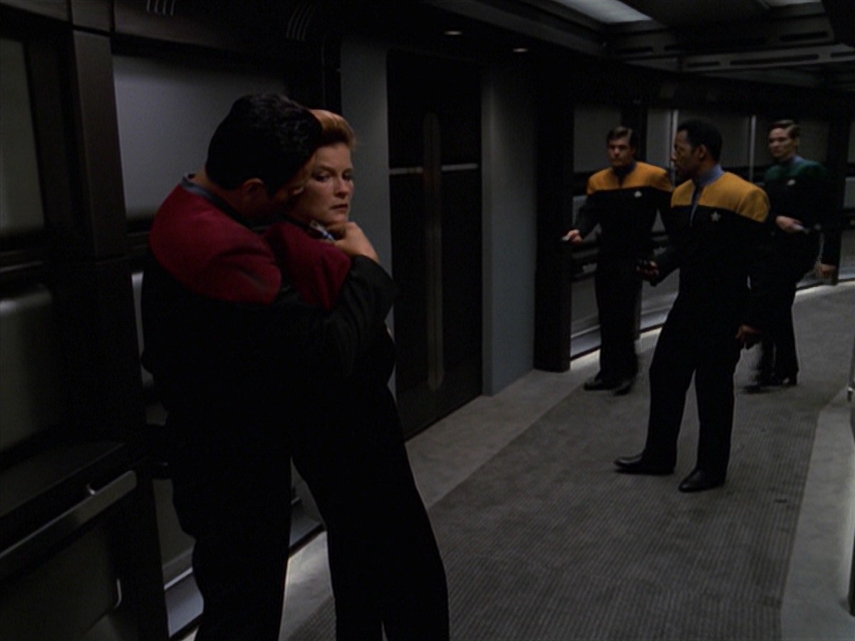 extant_StarTrek_VOY_7x11-Shattered_1170.jpg