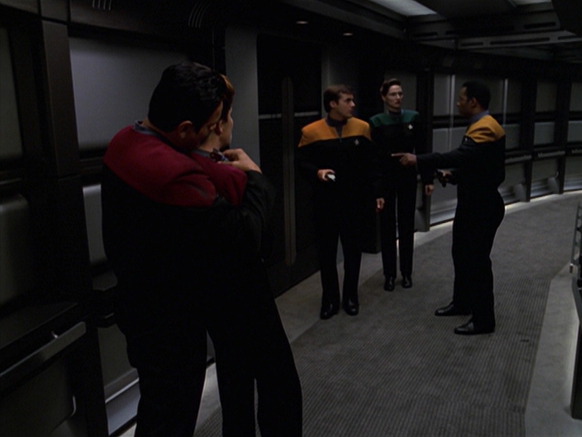 extant_StarTrek_VOY_7x11-Shattered_1174.jpg