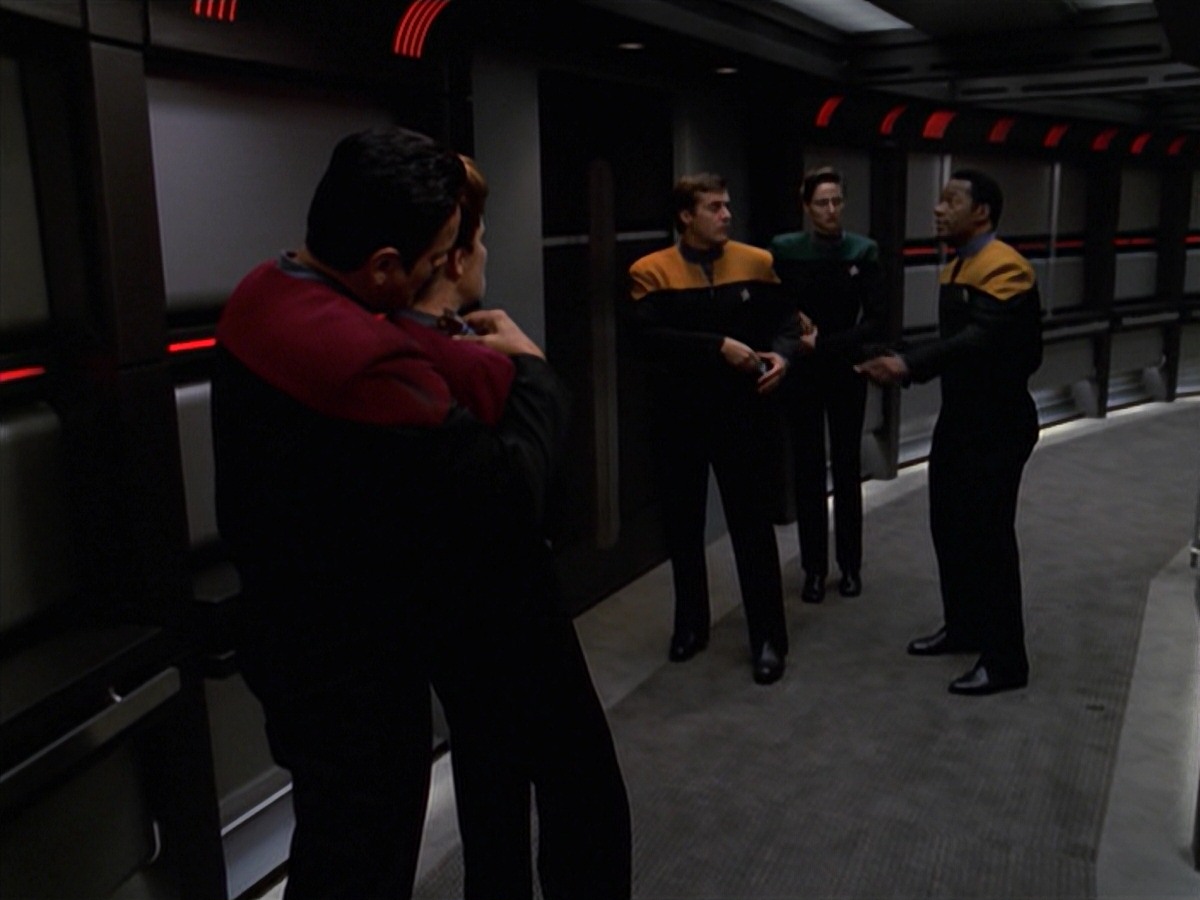 extant_StarTrek_VOY_7x11-Shattered_1175.jpg