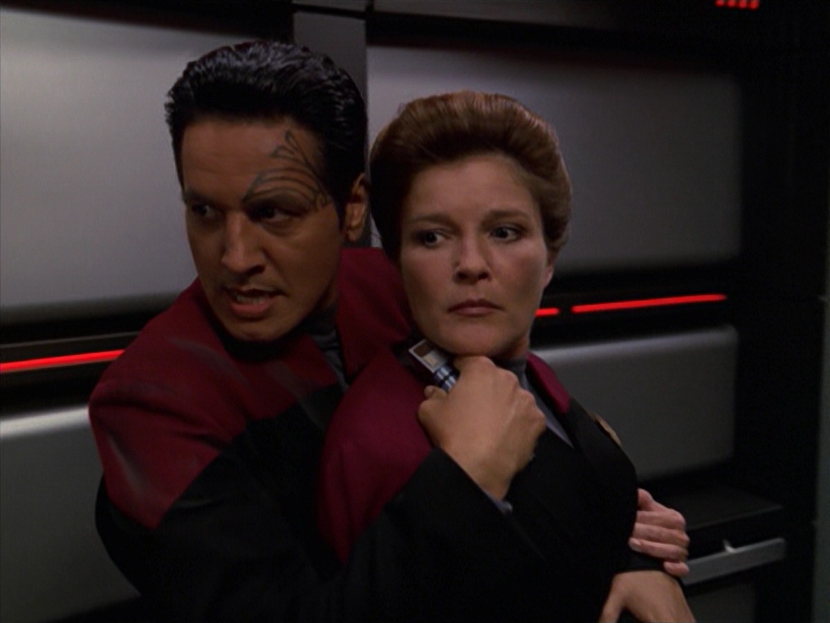 extant_StarTrek_VOY_7x11-Shattered_1179.jpg