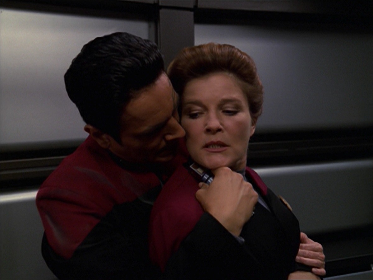 extant_StarTrek_VOY_7x11-Shattered_1181.jpg