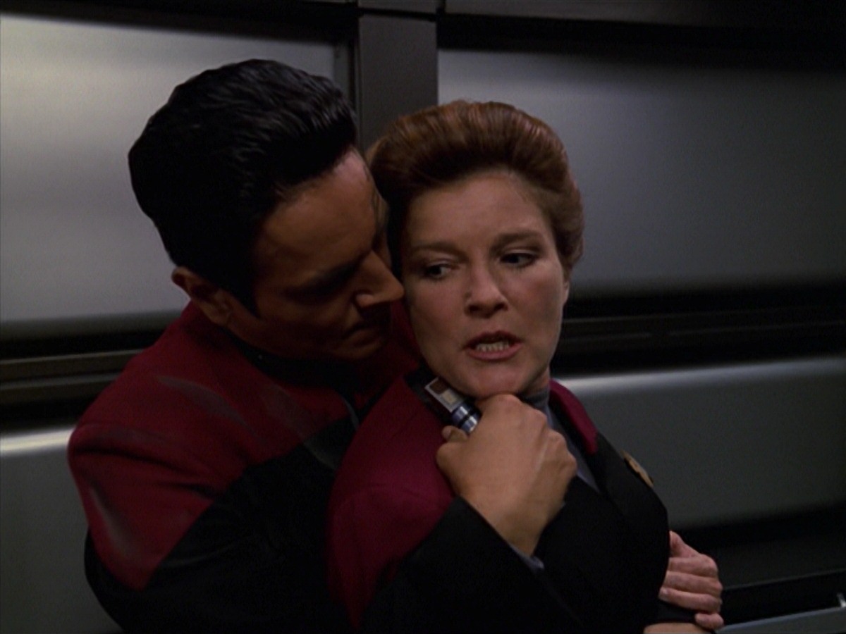 extant_StarTrek_VOY_7x11-Shattered_1184.jpg
