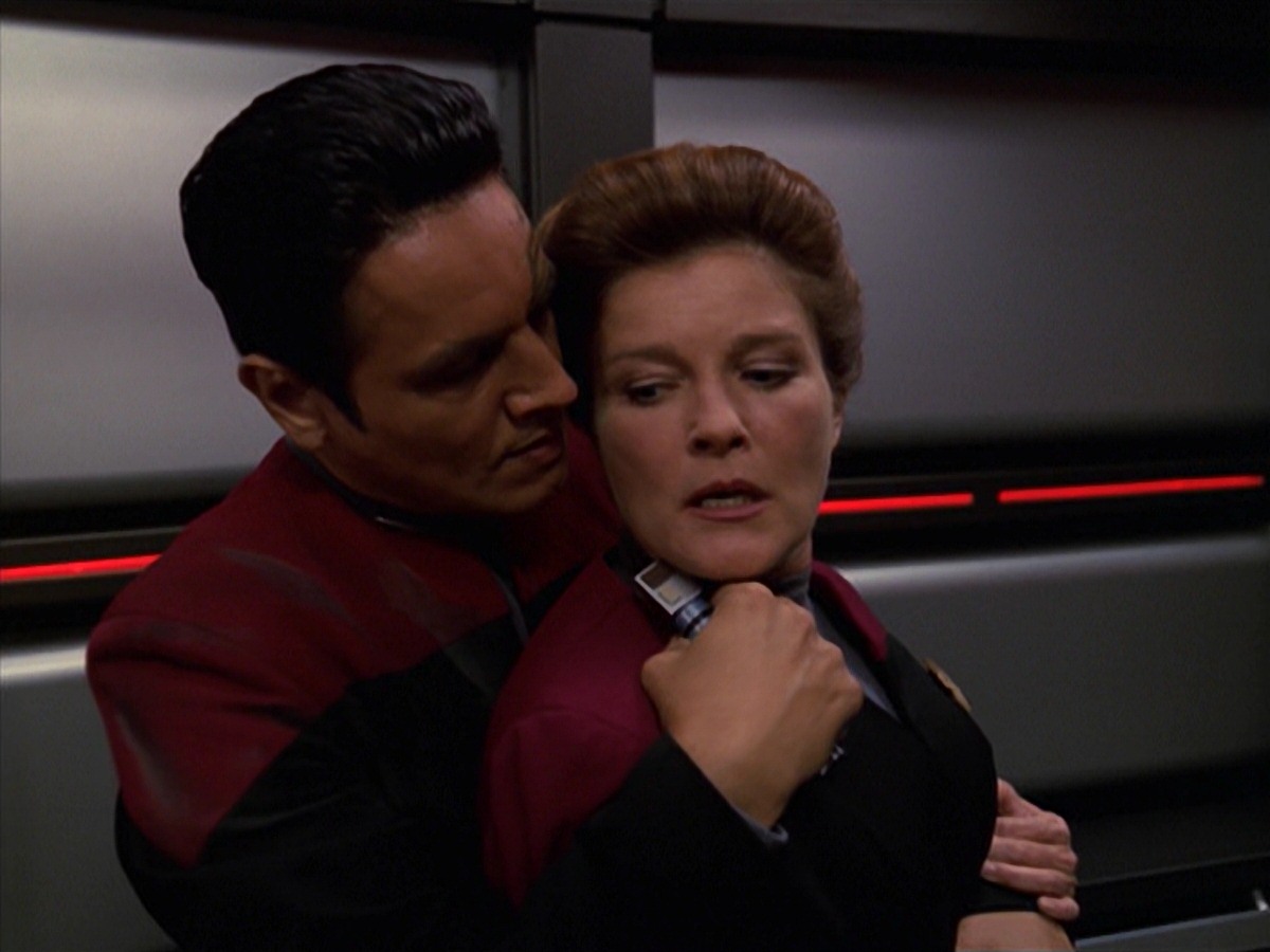extant_StarTrek_VOY_7x11-Shattered_1186.jpg