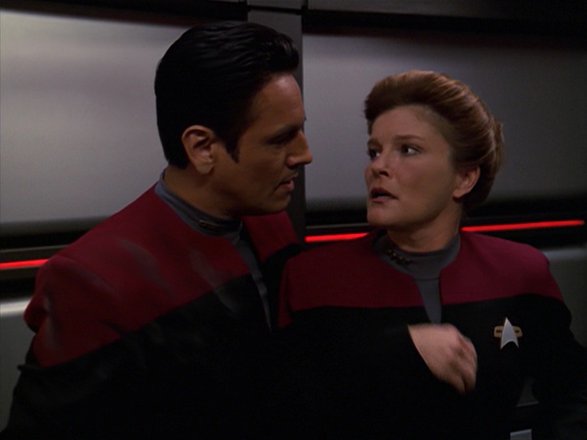 extant_StarTrek_VOY_7x11-Shattered_1189.jpg