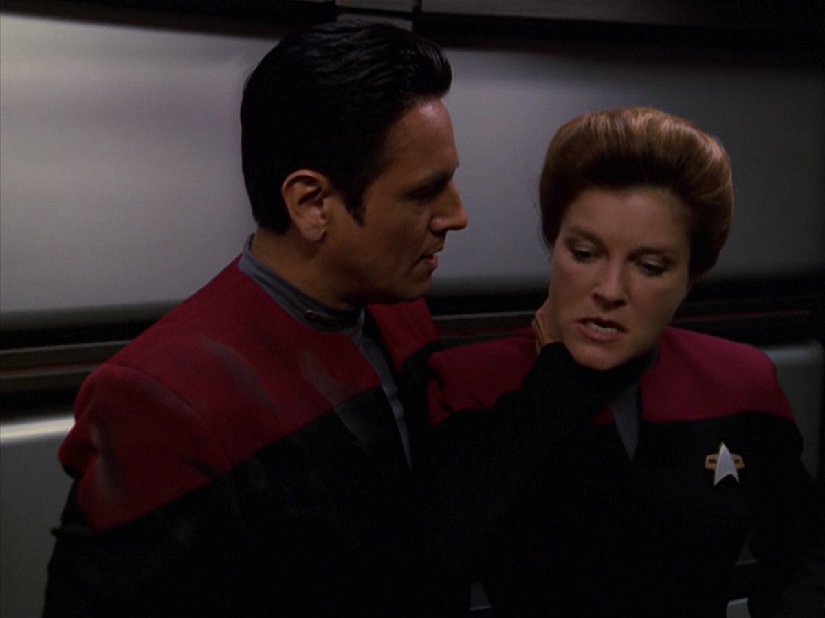 extant_StarTrek_VOY_7x11-Shattered_1190.jpg