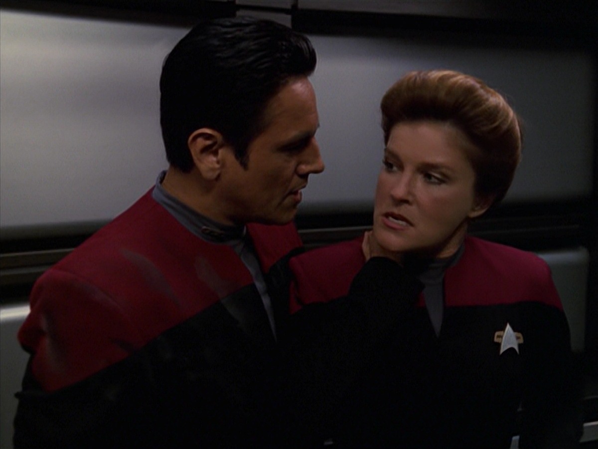 extant_StarTrek_VOY_7x11-Shattered_1191.jpg