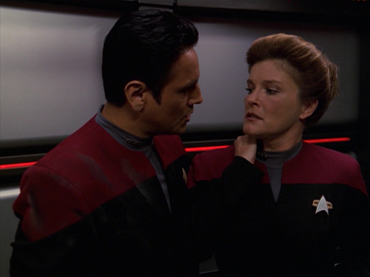 extant_StarTrek_VOY_7x11-Shattered_1193.jpg