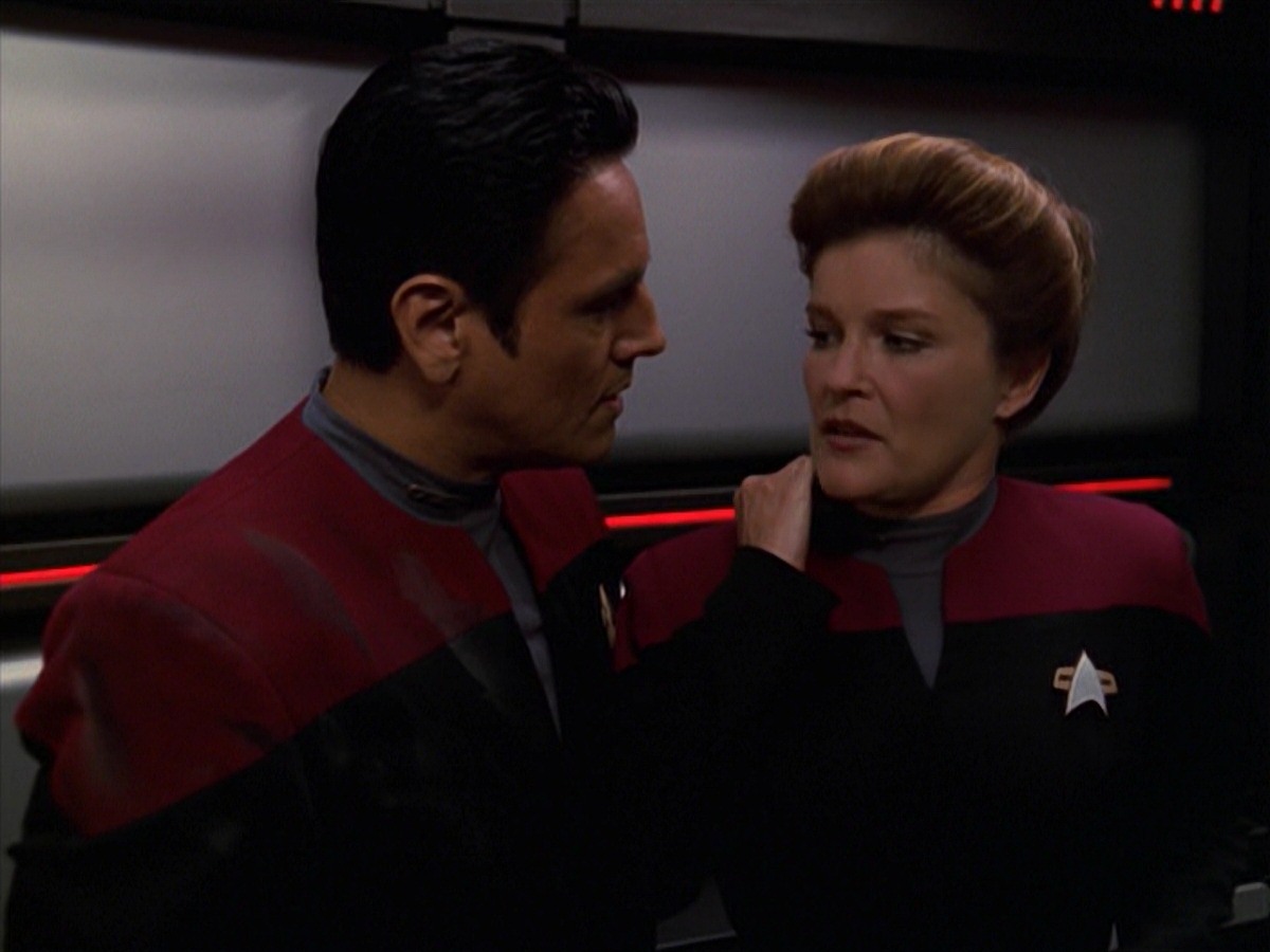 extant_StarTrek_VOY_7x11-Shattered_1196.jpg