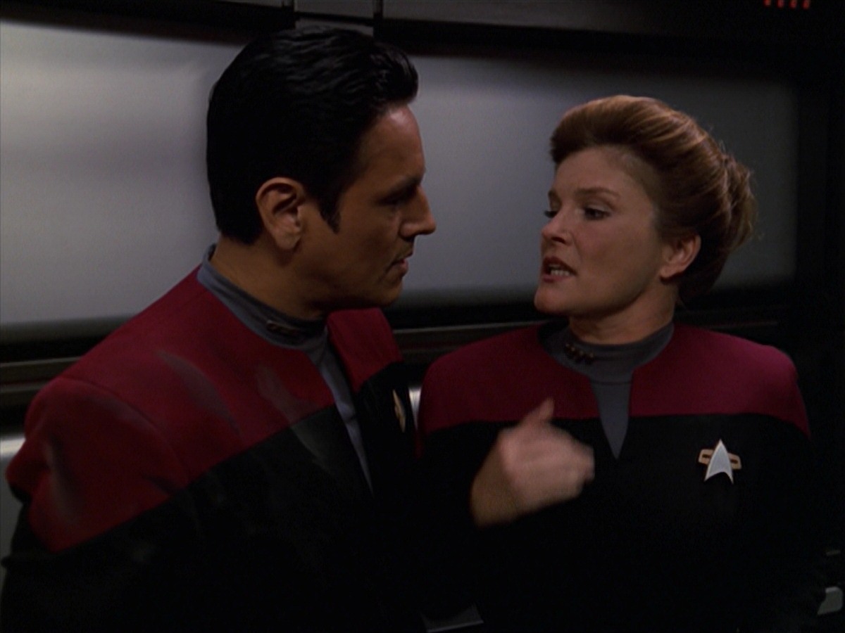 extant_StarTrek_VOY_7x11-Shattered_1197.jpg