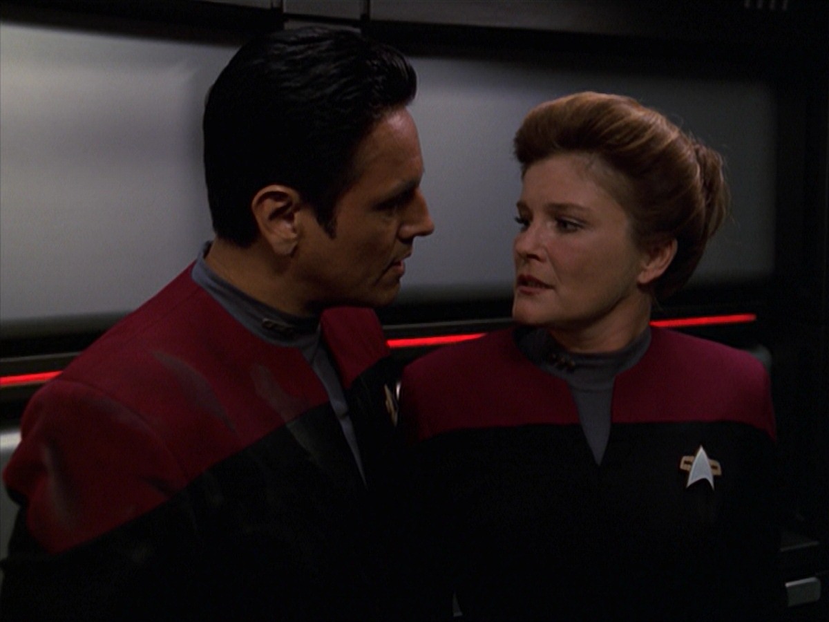 extant_StarTrek_VOY_7x11-Shattered_1202.jpg