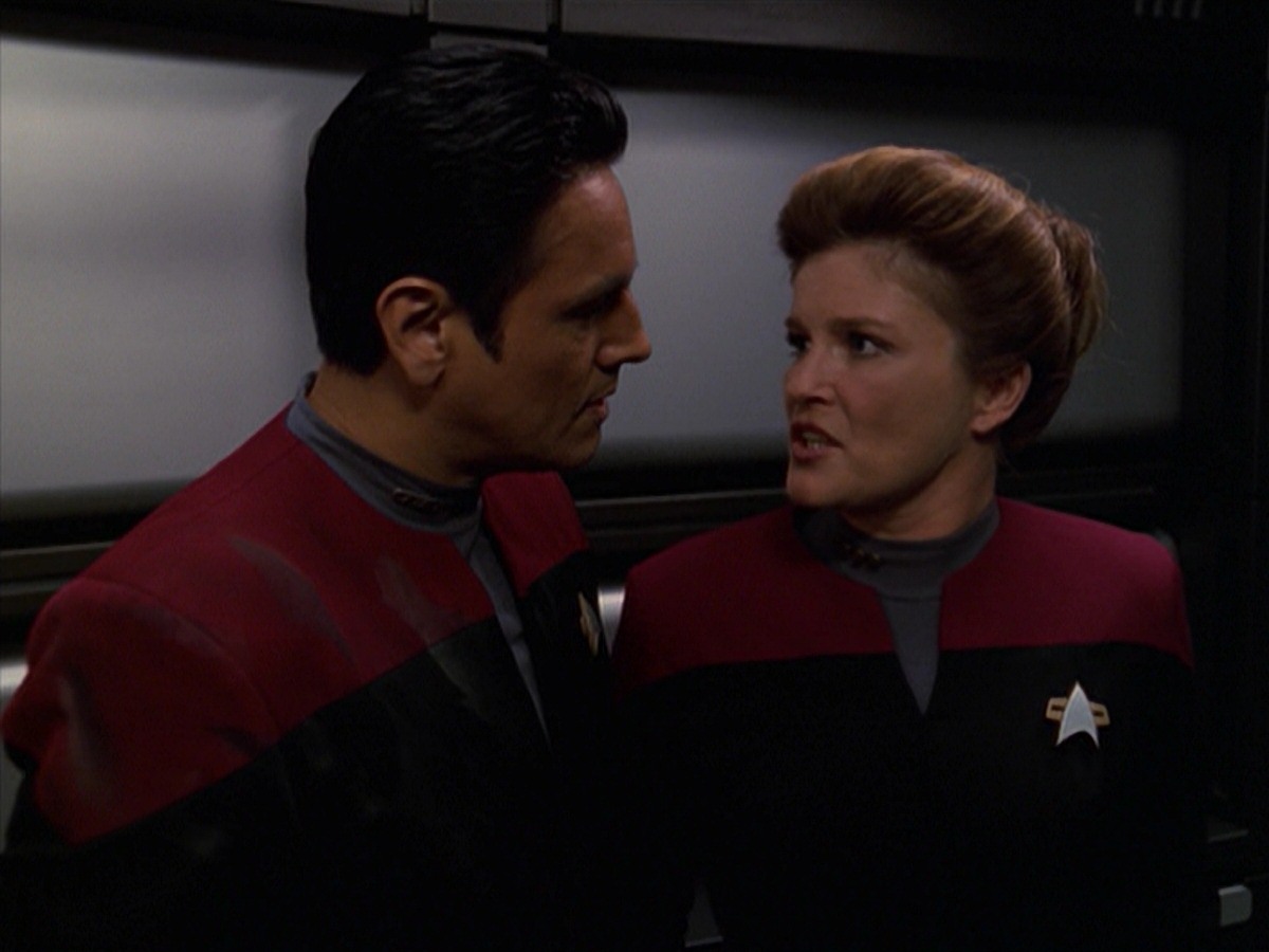 extant_StarTrek_VOY_7x11-Shattered_1205.jpg