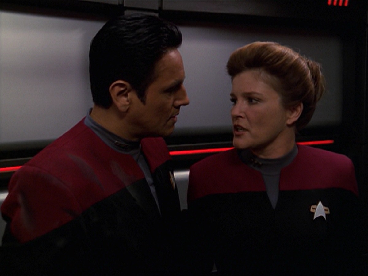extant_StarTrek_VOY_7x11-Shattered_1206.jpg