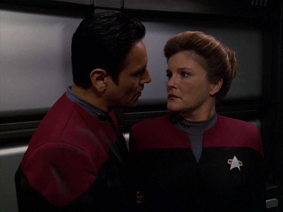 extant_StarTrek_VOY_7x11-Shattered_1212.jpg