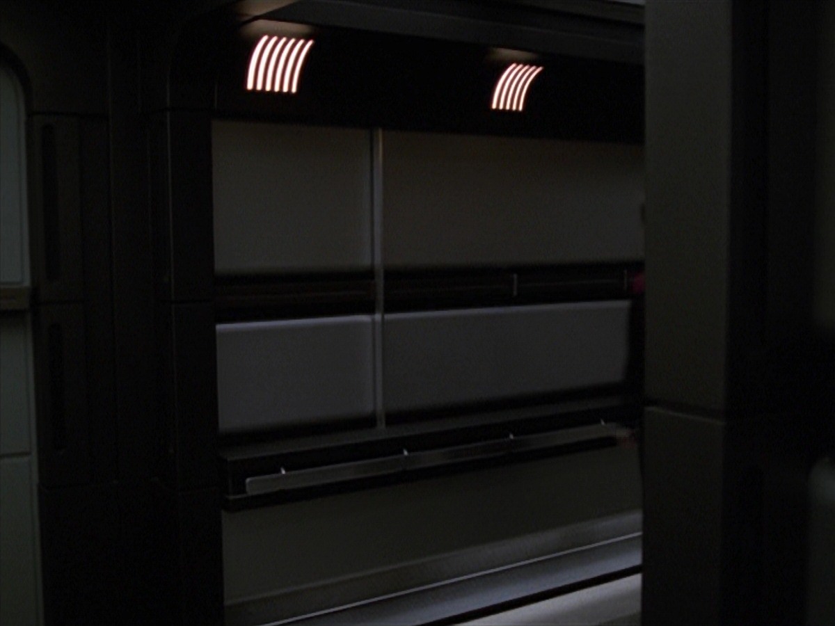 extant_StarTrek_VOY_7x11-Shattered_1215.jpg