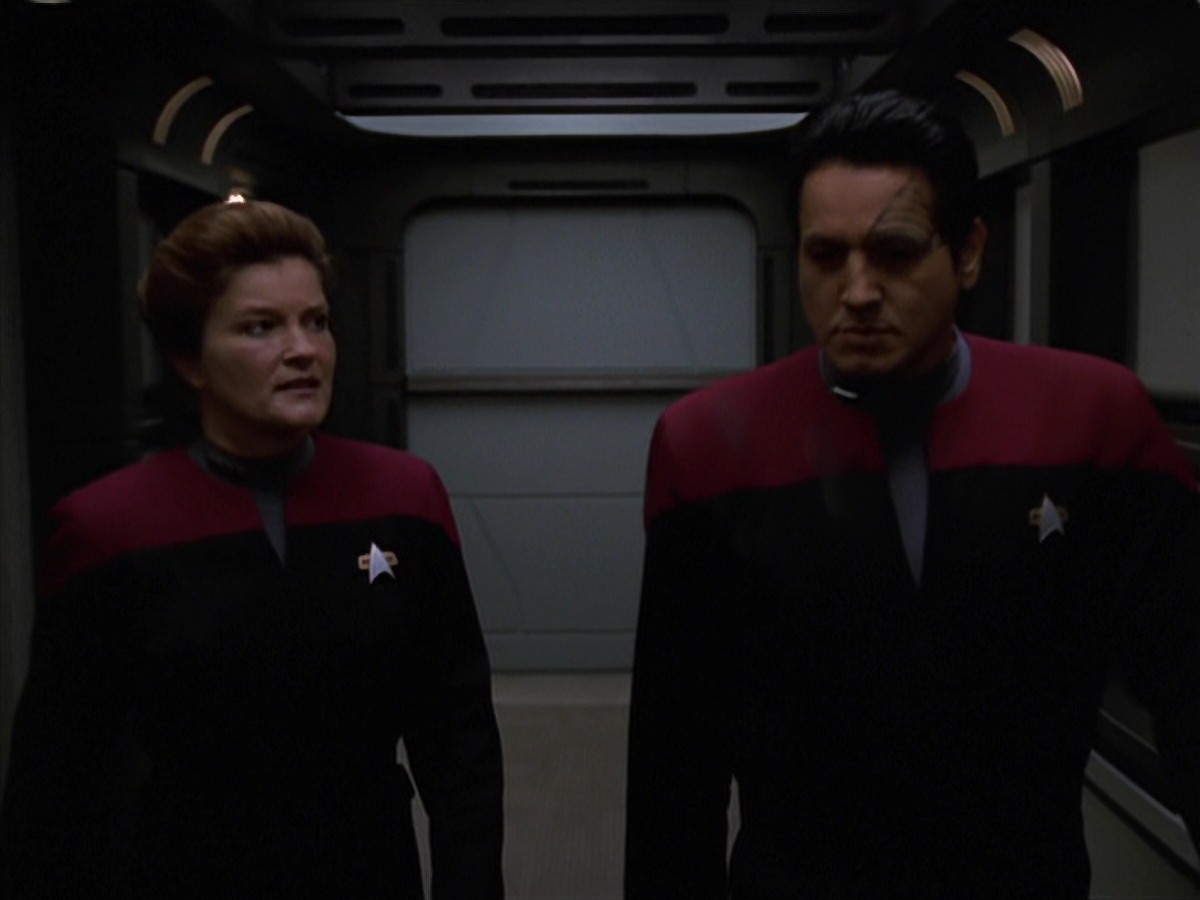 extant_StarTrek_VOY_7x11-Shattered_1222.jpg